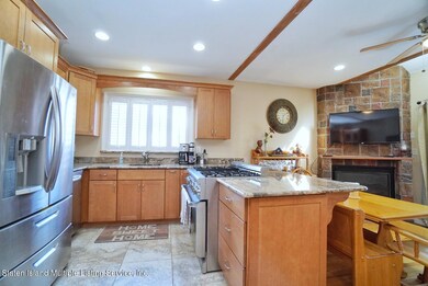 69 Roswell Ave, Staten Island, NY 10314 - photo 7
