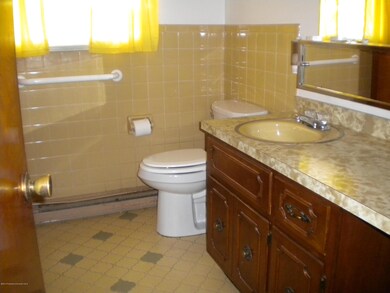 408 Lincoln St, Dupont, PA 18641 - photo 6