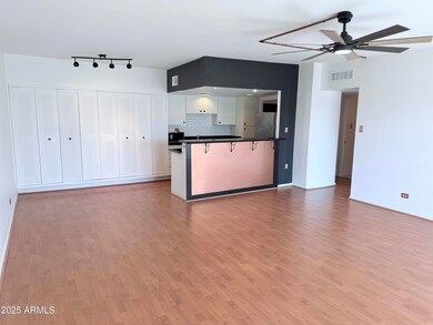 Executive Towers Condominiums unit 4H, Phoenix, AZ 85013 - photo 4