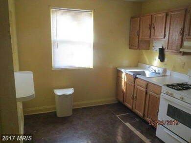 3807 Stokes Dr, Baltimore, MD 21229 - photo 2