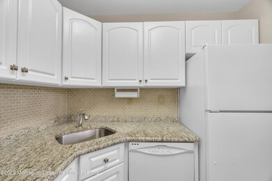 155 Cross Slope Ct unit C, Manalapan, NJ 07726 - photo 5