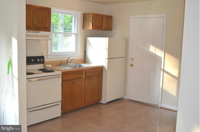 23500 S Patuxent Beach Rd, California, MD 20619 - photo 2