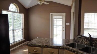 Kitchen - Breakfast area