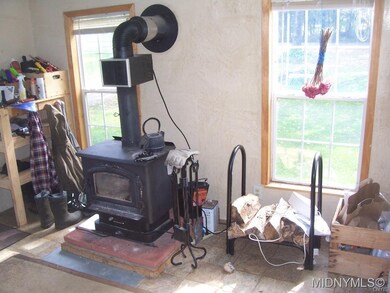Front Porch W/Woodstove