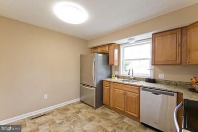 317 Walton St, Strasburg, VA 22657 - photo 4