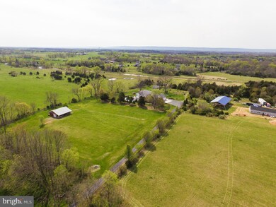 918 Hollida Ln, Martinsburg, WV 25404 - photo 6