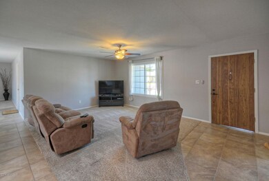 7723 N 18th St Phoenix AZ-large-003-8-Li