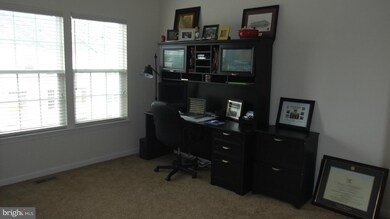 2714 Sheffield Hill Way unit 215, Woodbridge, VA 22191 - photo 7