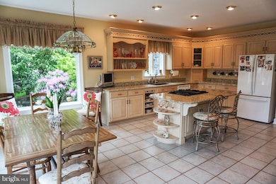 2132 Castlegreen Dr, Greencastle, PA 17225 - photo 6