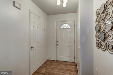 10302 Mockingbird Pond Ct, Burke, VA 22015 - photo 3