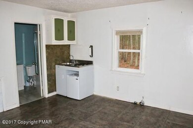 3910 Pennsylvania 447 unit 3, Cresco, PA 18326 - photo 3