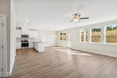 06-Family Room to Kitchen