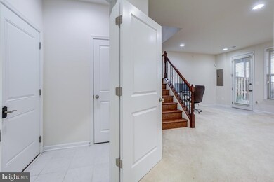 42244 Lancaster Woods Square, Chantilly, VA 20152 - photo 5