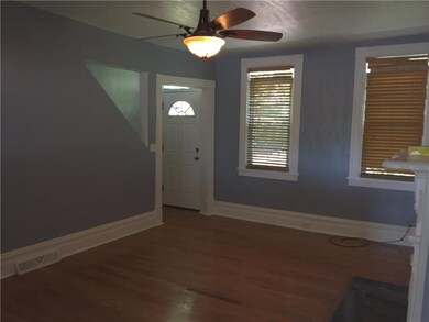 Main entrance from Mary St to the living room with