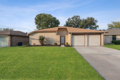 2792 Forest Point Dr, League City, TX 77573 - photo 2