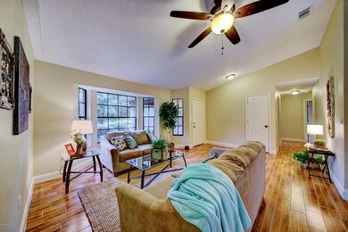 Living_Room_Entry