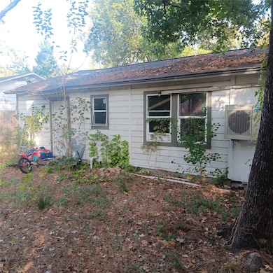 6414 Mohawk St, Houston, TX 77016 - photo 3