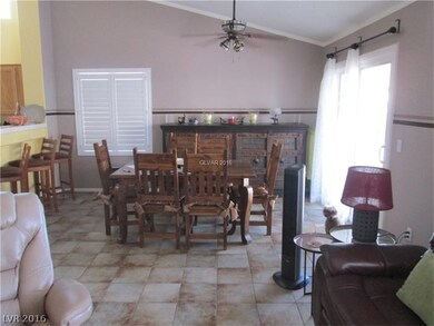 Bar area and dining. Ceiling fan and shutters. Sli