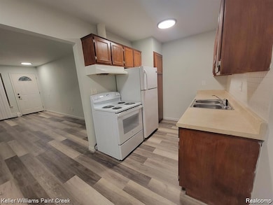 30468 Krauter St unit 6, Garden City, MI 48135 - photo 7