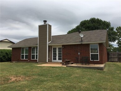 500 Silver Maple Ln, Noble, OK 73068 - photo 2