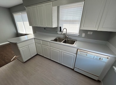 717 E 154th St, South Holland, IL 60473 - photo 6