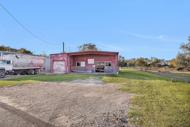 6821 Bailey St, Shiro, TX 77876 - photo 2