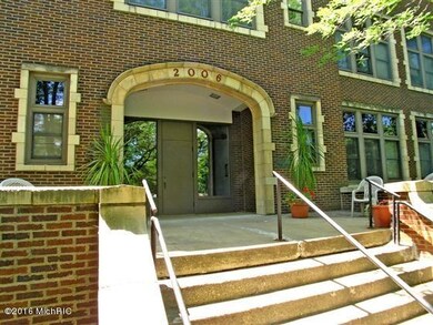 000-Exterior-128801-large