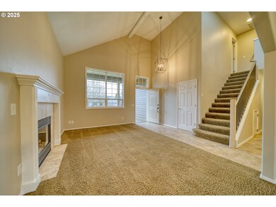 Living Room/Entrance