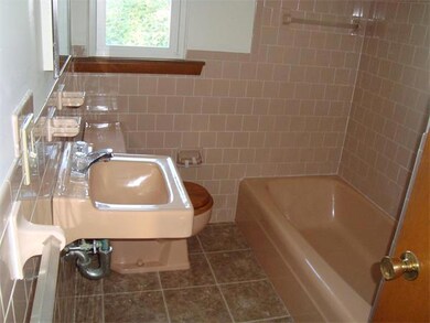 123 Snell St unit 12, Fall River, MA 02721 - photo 3