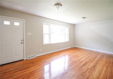 2711 SE 8th Ct, Des Moines, IA 50315 - photo 2