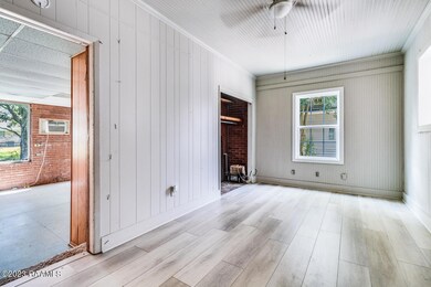 DINING/LAUNDRY