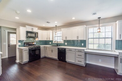 3100 Cambridge Ct, Bartlesville, OK 74006 - photo 7