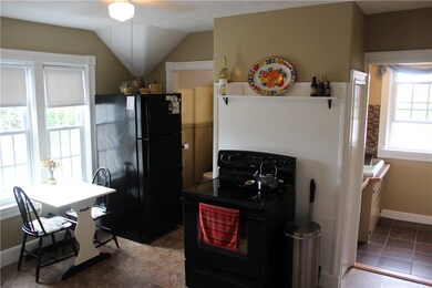 EAT-IN KITCHEN