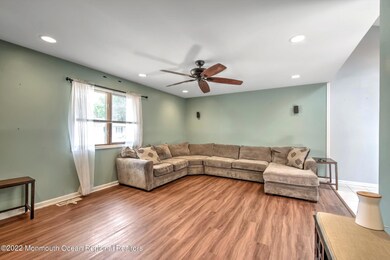 05-LIVING ROOM