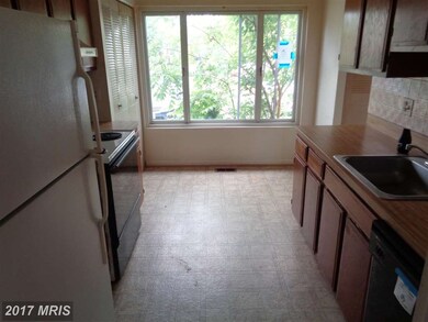 7003 Cipriano Woods Ct, Lanham, MD 20706 - photo 5