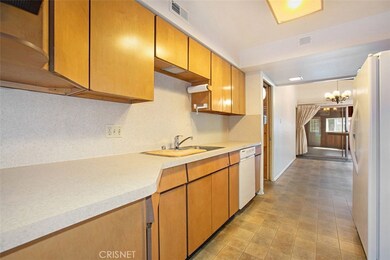 22136 Avenue Morelos, Woodland Hills, CA 91364 - photo 4