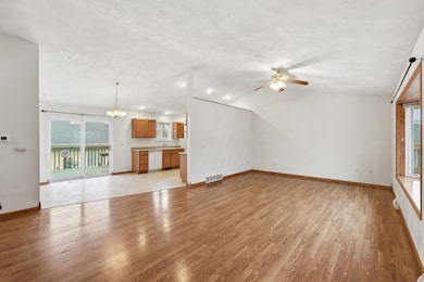 305 Mack Dr unit 9, Reedsburg, WI 53959 - photo 3