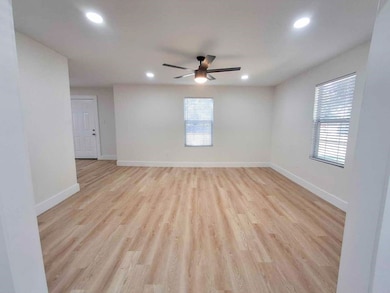 220 W Wardville St, Cleburne, TX 76033 - photo 7