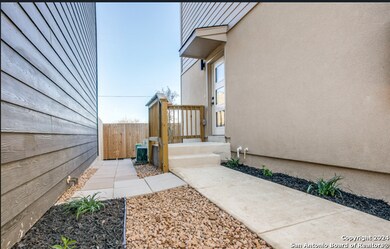 1618 W Lawndale Dr unit 1, San Antonio, TX 78209 - photo 2