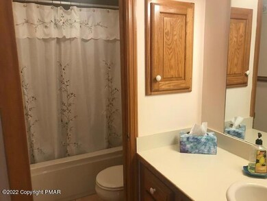 125 Duck Hollow Cir, Stroudsburg, PA 18360 - photo 7