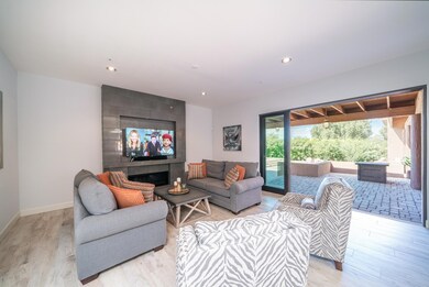 FANTASTIC FAMILY ROOM