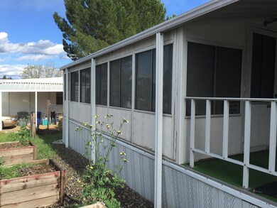 585 Mt Shadows Screened in sunroom porch