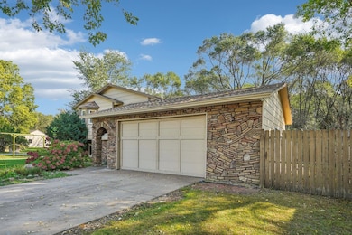 2-web-or-mls-Kentucky Ave N-S0310-002.jpg