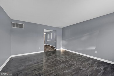 1124 Linkside Dr, Parkville, MD 21234 - photo 2