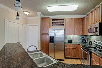Very Spacious Kitchen - lots of cabinets, counter