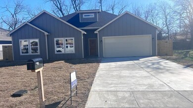 110 Peacock St, Cleburne, TX 76031 - photo 2