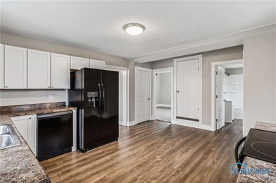 321 Lester Ave, Findlay, OH 45840 - photo 5