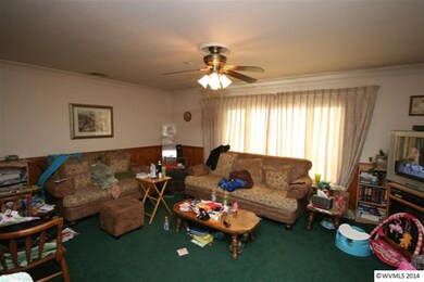 1747 Pine St, Silverton, OR 97381 - photo 5