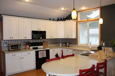 Lots of soft-close cabinets & drawers