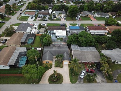 2706 Nassau Dr, Miramar, FL 33023 - photo 6